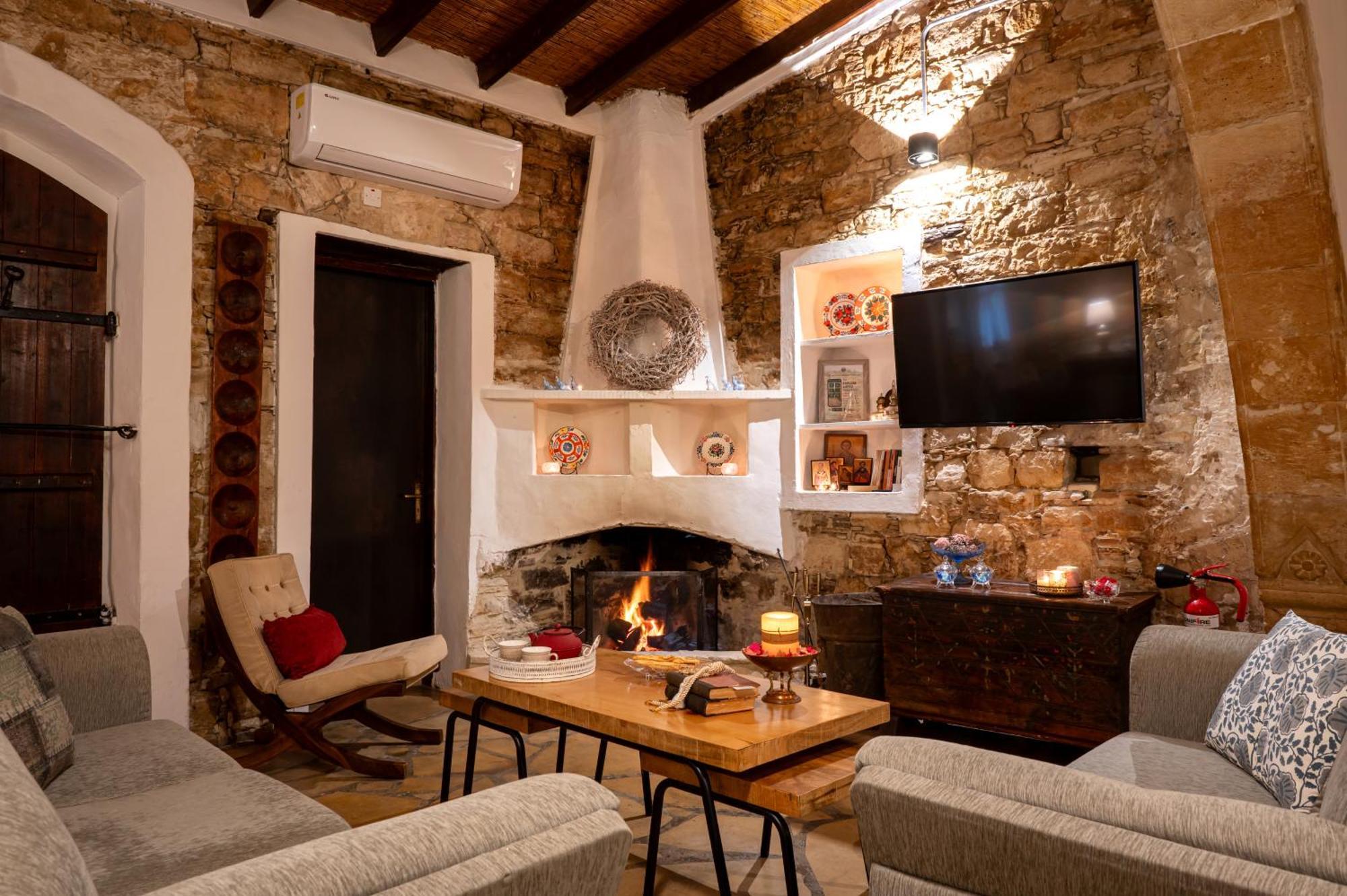 Oinoessa Traditional Boutique Guest Houses โลฟู ภายนอก รูปภาพ