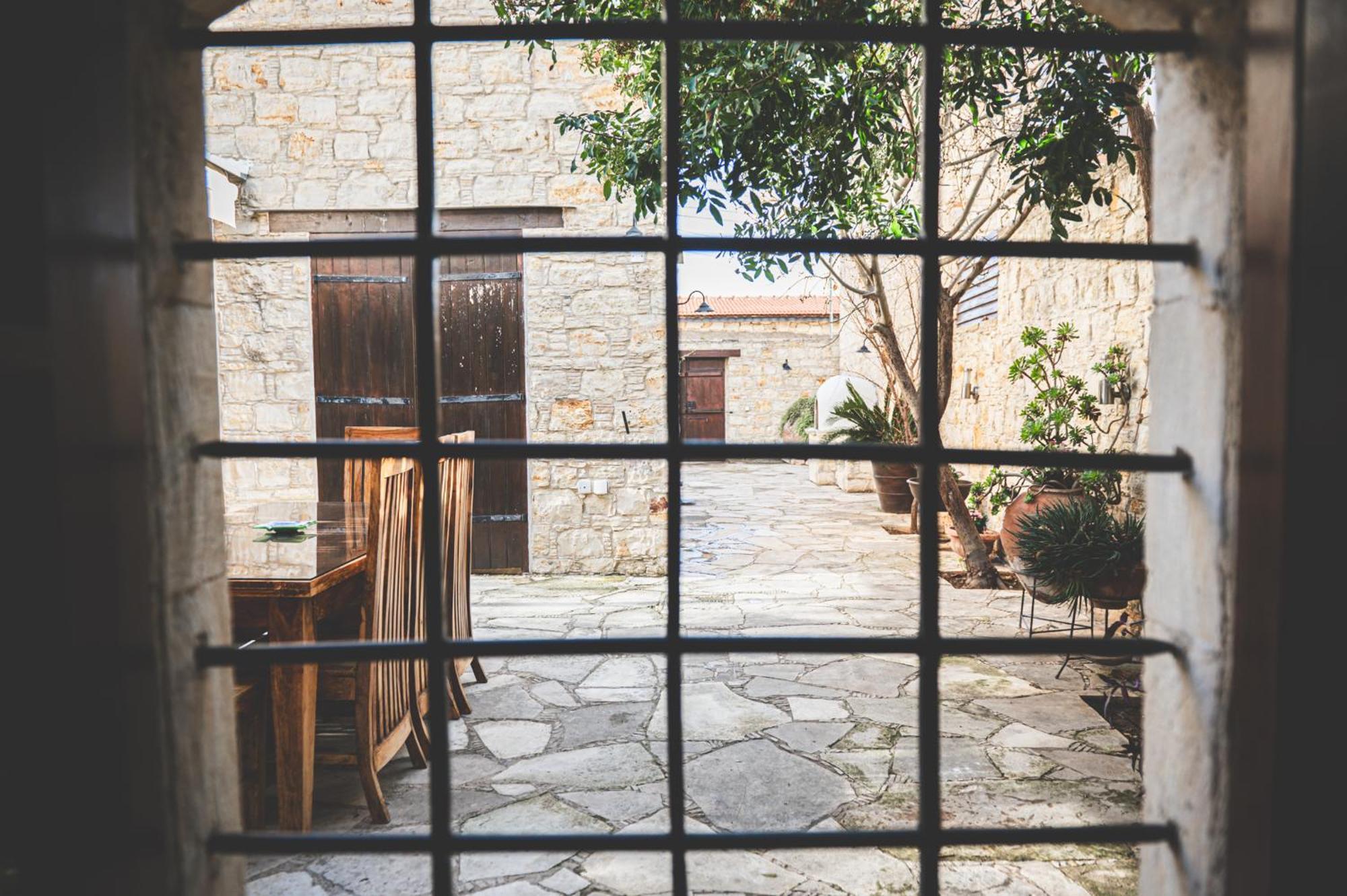 Oinoessa Traditional Boutique Guest Houses โลฟู ภายนอก รูปภาพ