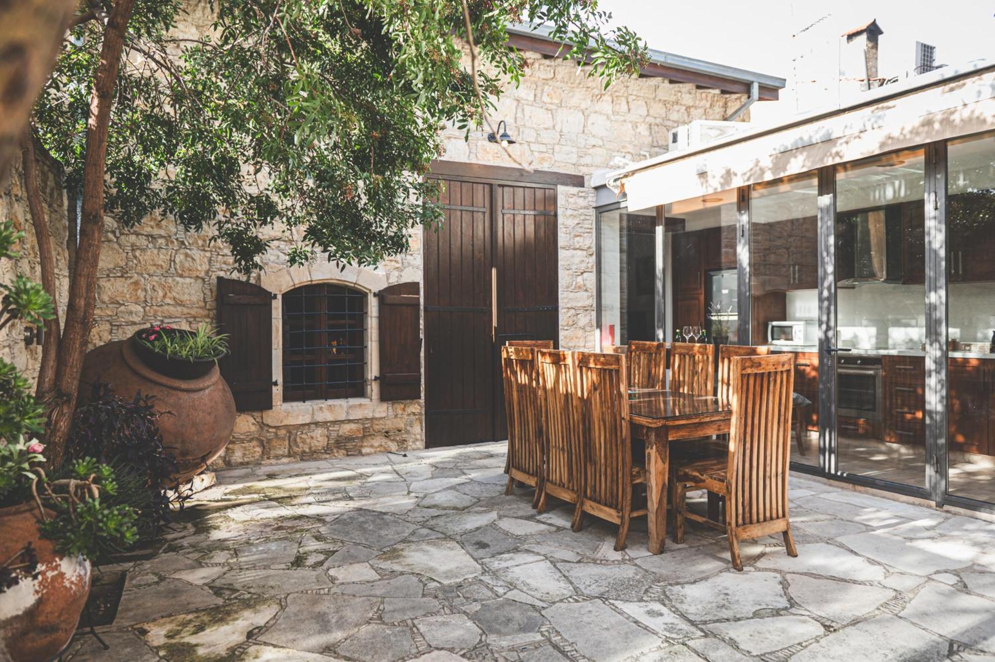 Oinoessa Traditional Boutique Guest Houses โลฟู ภายนอก รูปภาพ
