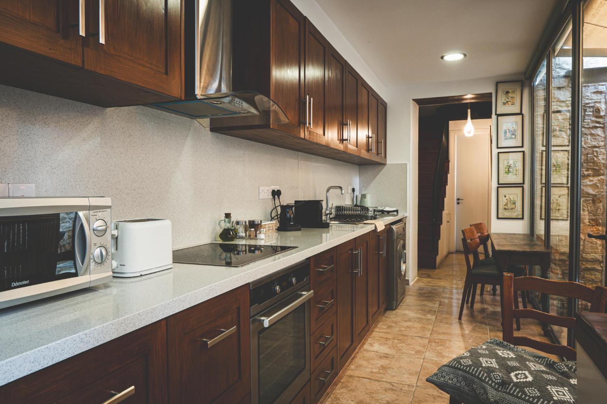 Oinoessa Traditional Boutique Guest Houses โลฟู ภายนอก รูปภาพ
