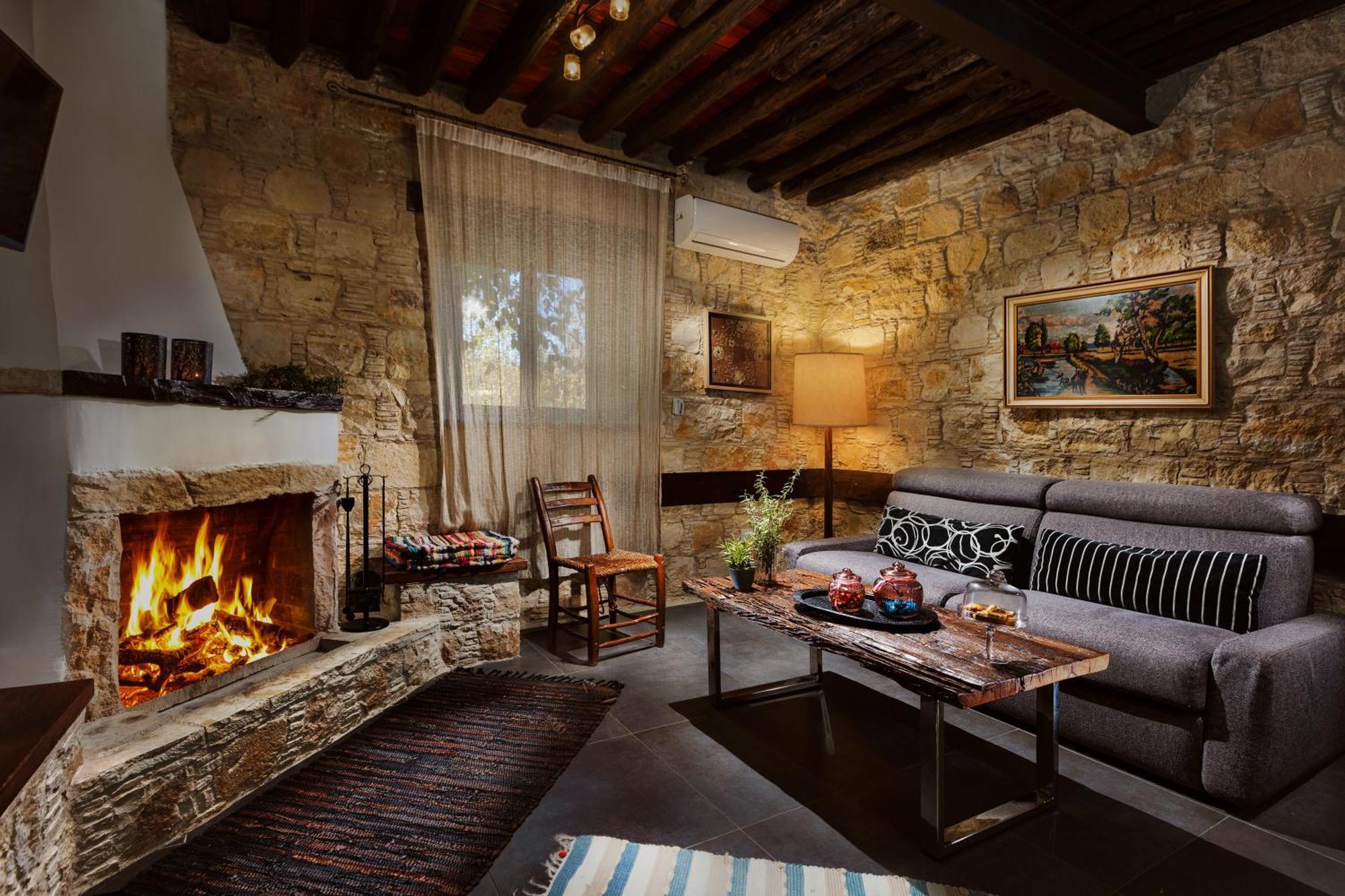Oinoessa Traditional Boutique Guest Houses โลฟู ภายนอก รูปภาพ