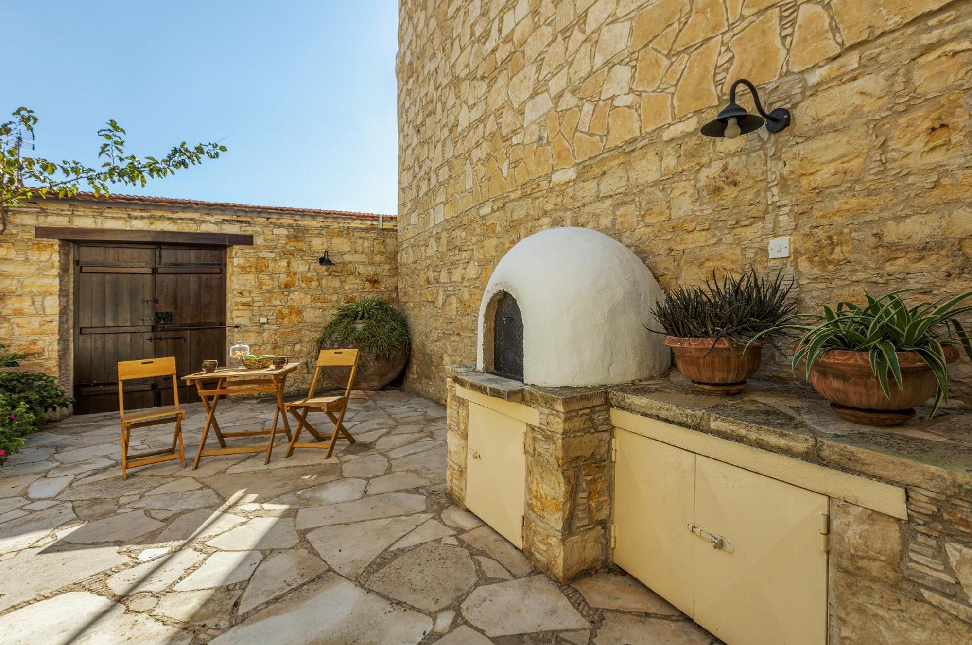 Oinoessa Traditional Boutique Guest Houses โลฟู ภายนอก รูปภาพ