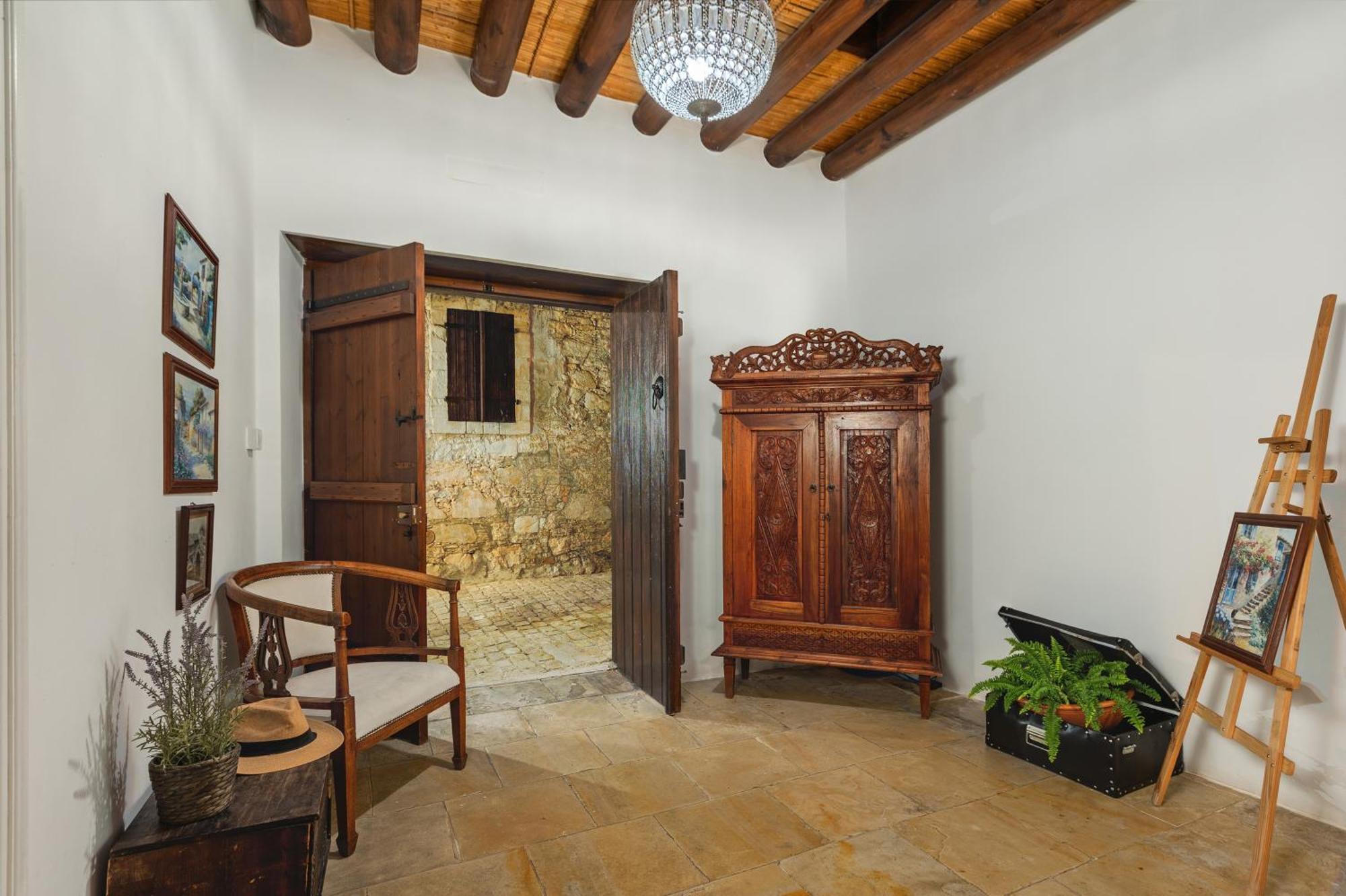 Oinoessa Traditional Boutique Guest Houses โลฟู ภายนอก รูปภาพ