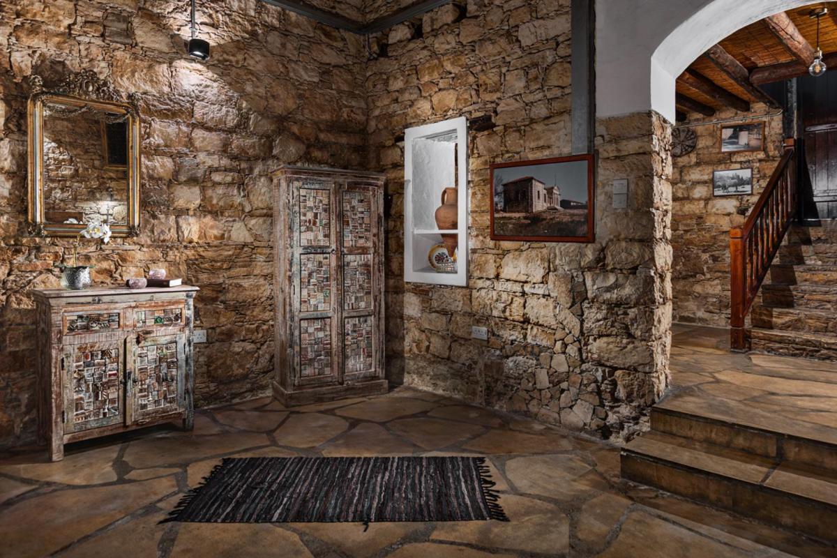 Oinoessa Traditional Boutique Guest Houses โลฟู ภายนอก รูปภาพ