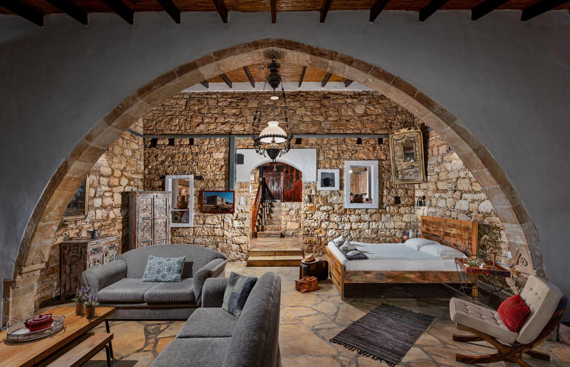 Oinoessa Traditional Boutique Guest Houses โลฟู ภายนอก รูปภาพ