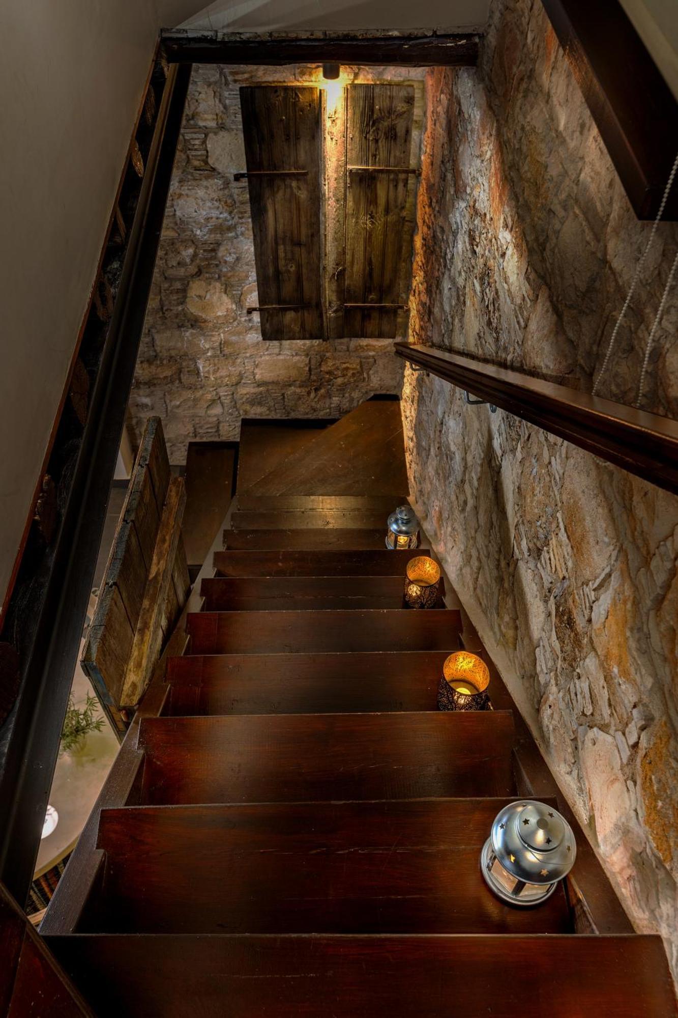 Oinoessa Traditional Boutique Guest Houses โลฟู ภายนอก รูปภาพ