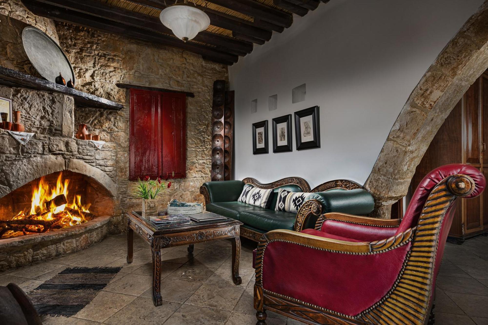 Oinoessa Traditional Boutique Guest Houses โลฟู ภายนอก รูปภาพ