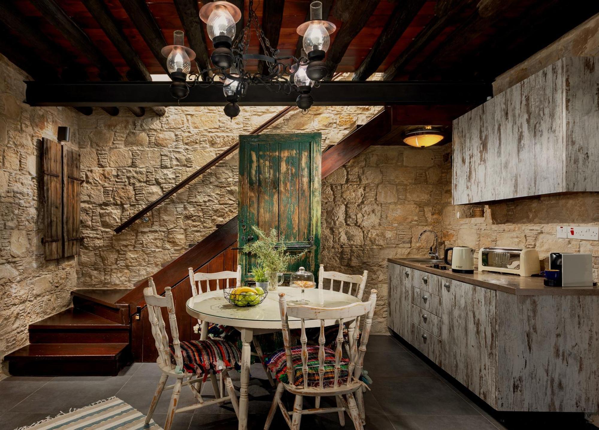 Oinoessa Traditional Boutique Guest Houses โลฟู ภายนอก รูปภาพ