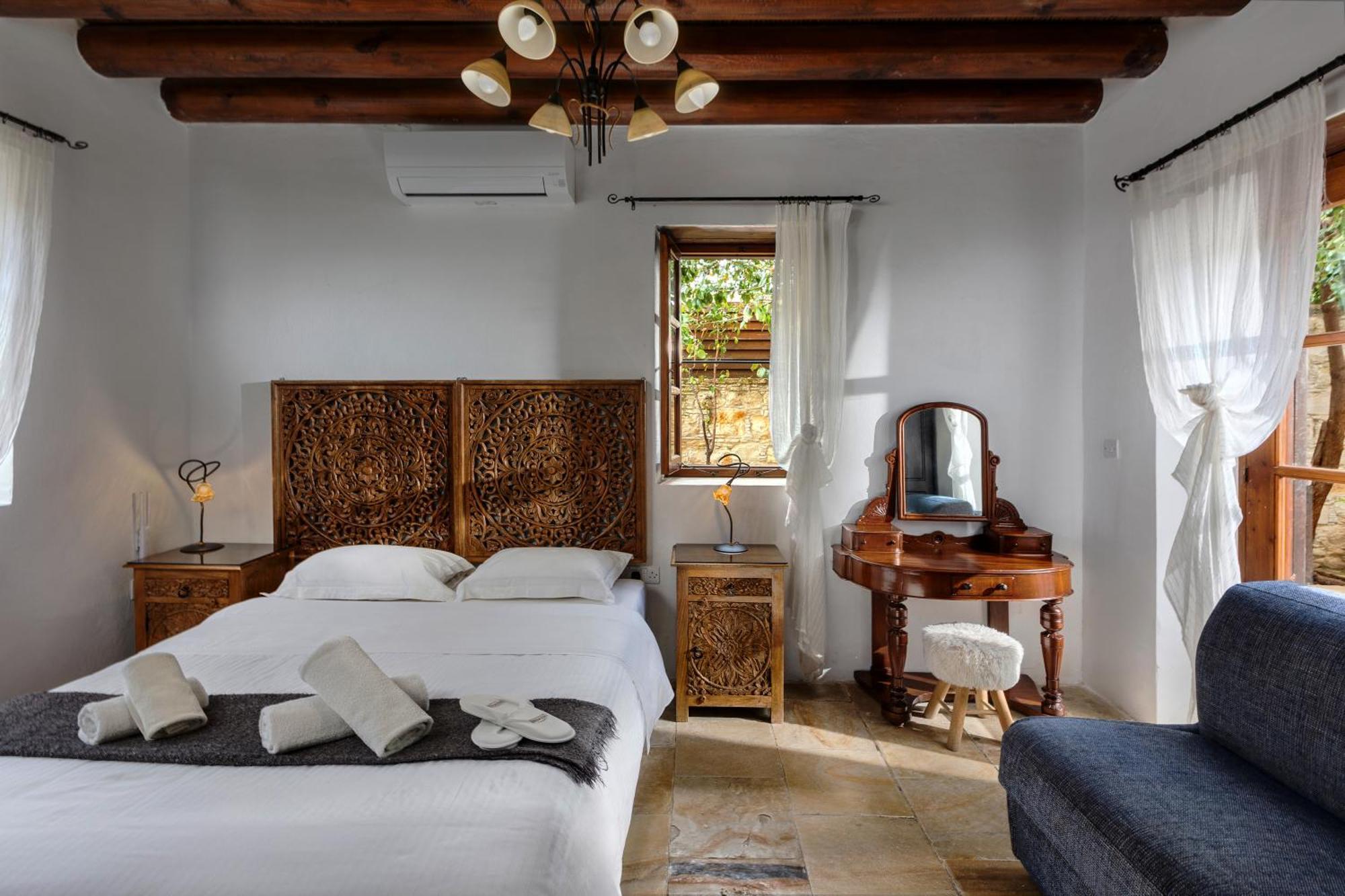 Oinoessa Traditional Boutique Guest Houses โลฟู ภายนอก รูปภาพ