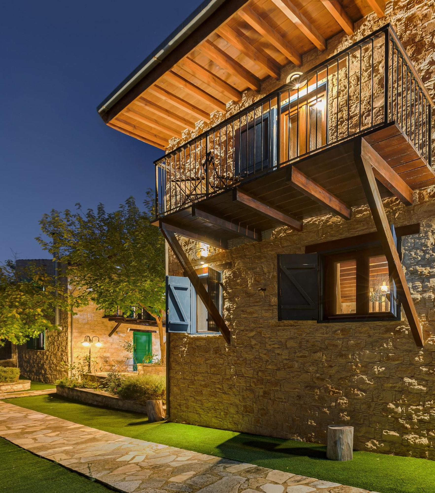 Oinoessa Traditional Boutique Guest Houses โลฟู ภายนอก รูปภาพ