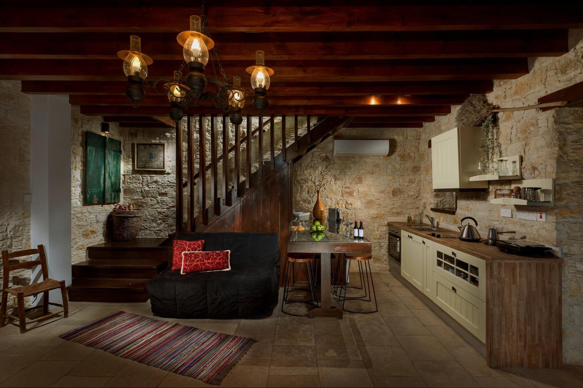 Oinoessa Traditional Boutique Guest Houses โลฟู ภายนอก รูปภาพ